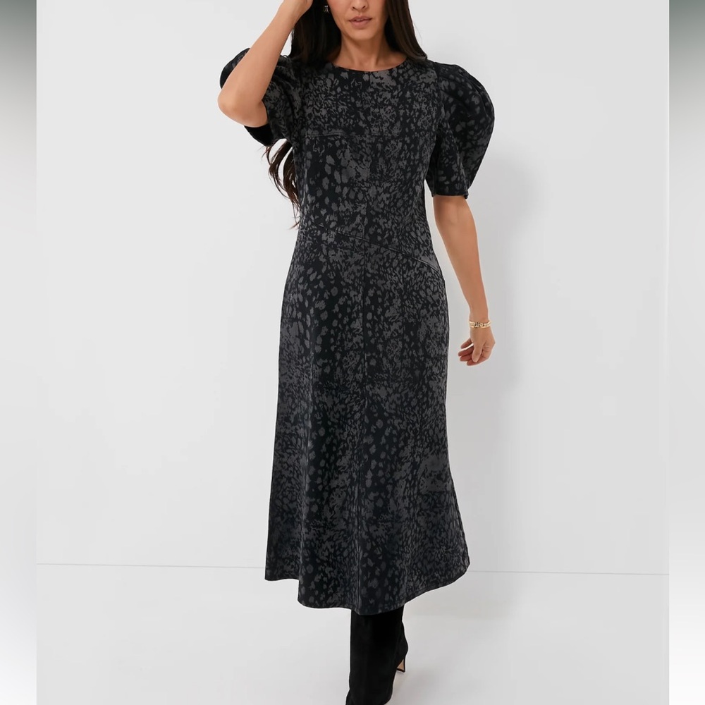 EN SAISON

Charcoal Harlow Midi Dress